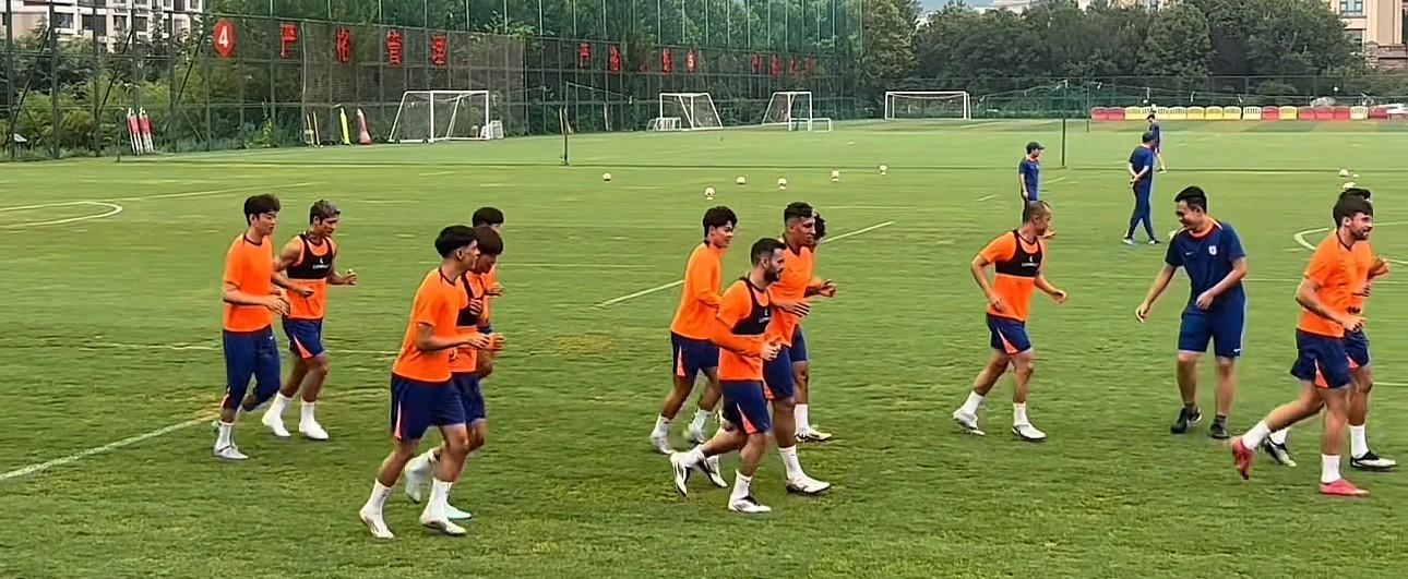 img, 战长春亚泰, 行训练