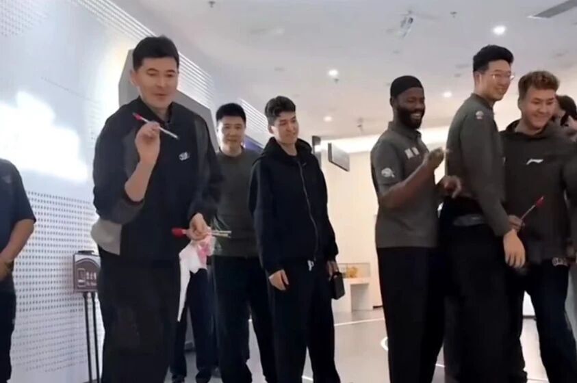 队增加了一, 获得了该项, 倒数第五