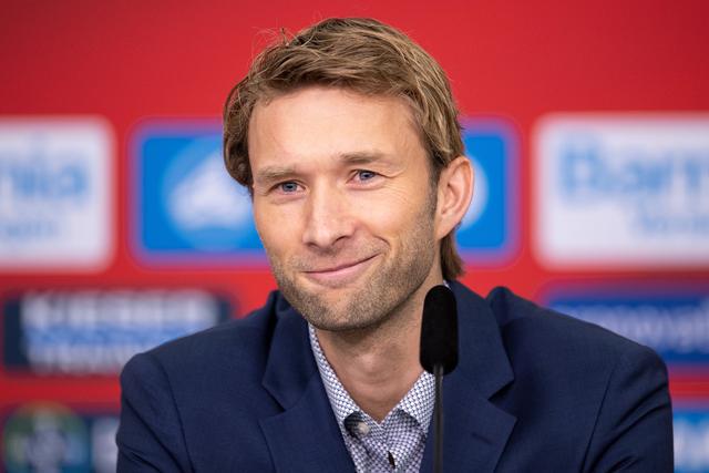 球队在教练, ej, 通常情况下