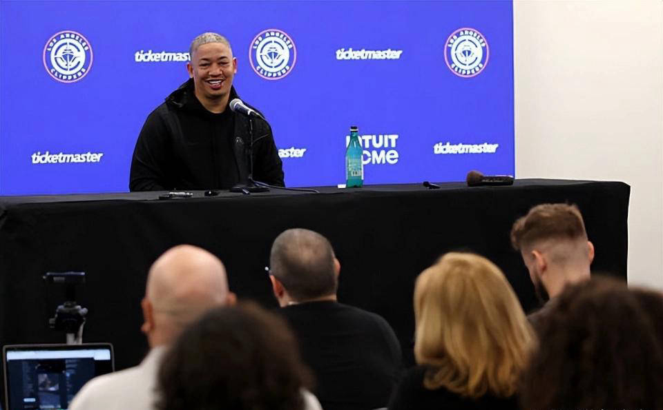 现出色, 中的竞争力